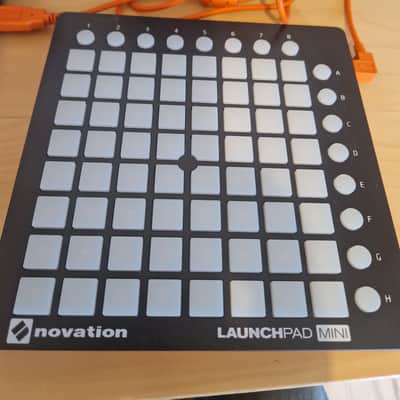 Novation Launchpad Mini Mk1 2013 - 2015 - Plastic image 2