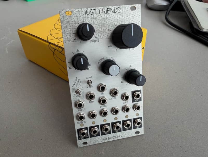 Mannequins Just Friends V2