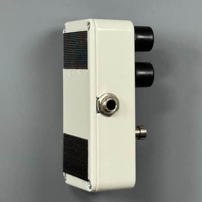Electro-Harmonix Crayon 69 Full-Range Overdrive 2015 - Present - White with Vertical Crayons image 3