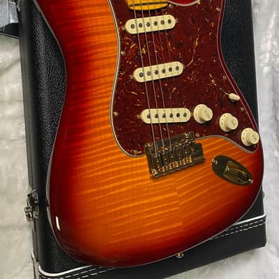 NEW! Fender Limited Edition Custom Deluxe AAA Flame Stratocaster - Hand Wound Pick-Ups - Gold Hardware - Aged Cherry Sunburst - 7.6lbs - Authorized Dealer - G07114 - WOW! image 8
