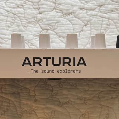 Arturia MiniLab MKIII 25-Key MIDI Controller 2022 - Present - White image 3