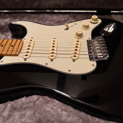 Fender American Professional II Stratocaster with Maple Fretboard 2020 - Present - Black image 3
