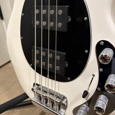 Ernie Ball Music Man Stingray 4 HH 2014 Limited Edition All Rosewood Neck and Fretboard - White image 2