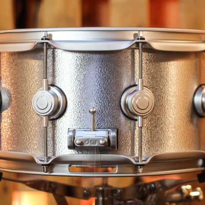 DW 6.5x14 Collector's 3mm Wrinkle Coat Aluminum Snare Drum w/ Satin Chrome Hardware image 3