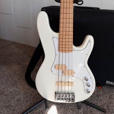 Carvin PB5  5 string bass image 8