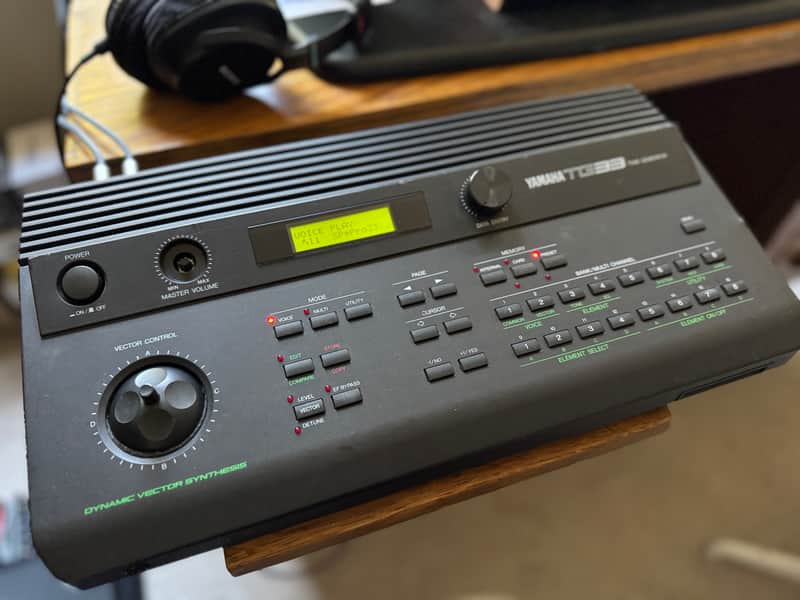 Yamaha TG33 FM/AWM Vector Synthesizer image 1