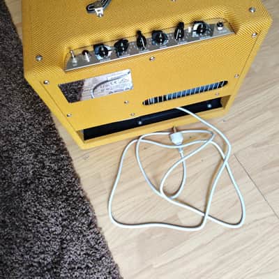 Fender Blues Junior Lacquered Tweed 15-Watt 1x12" Guitar Combo 2016 - Present - Lacquered Tweed image 2
