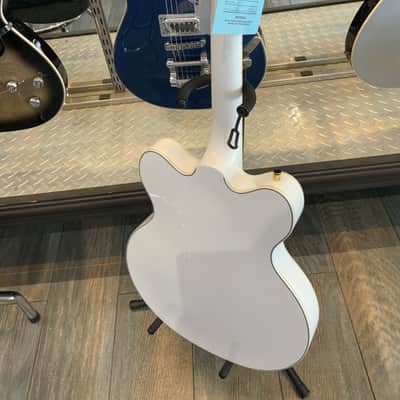Gretsch G5422TG Electromatic Double Cutaway Hollow Body with Bigsby, Gold Hardware 2018 - Present - Snow Crest White image 3