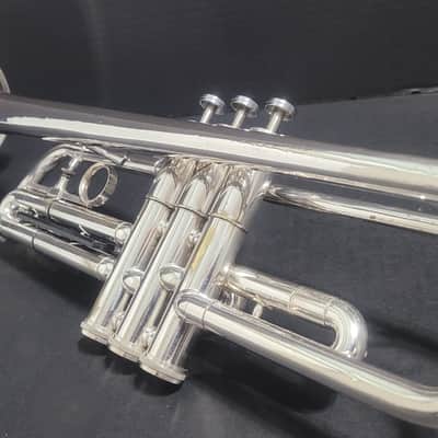 Getzen Eterna 900 Severinsen Model Trumpet,2 mouthpieces ,2 mutes and Original case 1968-1970 - Silver plated image 6