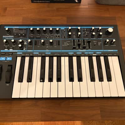 Novation Bass Station II 25-Key Monophonic Synthesizer 2013 - Present - Black