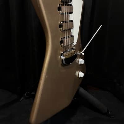 Ernie Ball Music Man St. Vincent Signature Goldie 2021 - Present - Cashmere image 9