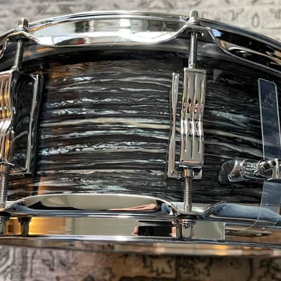 Ludwig Classic Maple 14x5 LS401XX1Q 10-Lug Vintage Black Oyster Snare Drum image 3