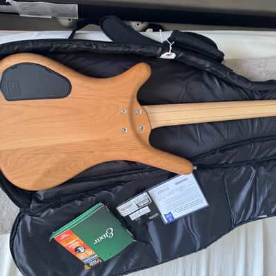 Warwick RockBass Corvette Basic Bass Guitar - Natural 4-string Electric Bass with Alder Body, Maple Neck, Wenge Fingerboard, and 2 Single-coil Pickups - Natural Corvette Basic Bass 2024 - Natural image 12