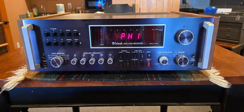 Exrtraordinary McIntosh MAC 4200 Receiver and Complete Original Packaging image 1