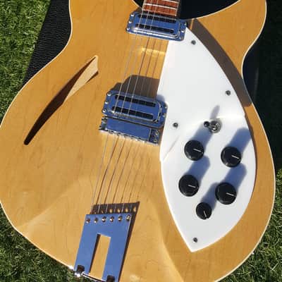 Rickenbacker 360V64  1996 Mapleglo. image 11