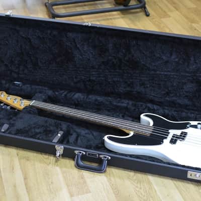 Fender Mike Dirnt Road Worn Precision Bass White Blonde Rosewood - Incl Hardshell Case image 9