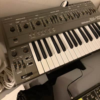 Roland SH-101 With Flight Case