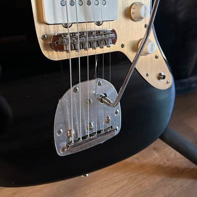 Squier Classic Vibe '60s Jazzmaster Black w/Gold Anodized Pickguard 2022 - Black image 3