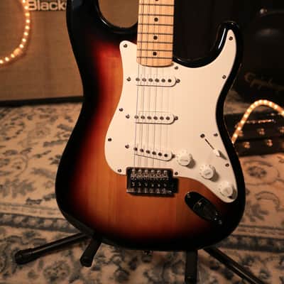 Squier Bullet Stratocaster with Tremolo and Laurel Fretboard 2019 - Brown Sunburst S/N ICS19** image 3