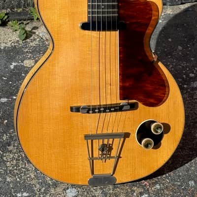 Hofner Club 40 1957 - stunning rare issue like George Harrison's 1st true Beatle Axe ! image 1