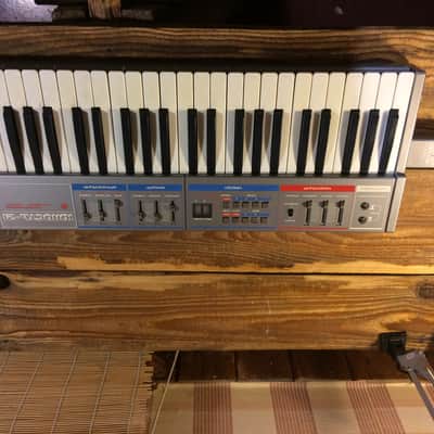 Junost-21 (Unost'-21) Soviet Analog synthesizer - keytar image 2