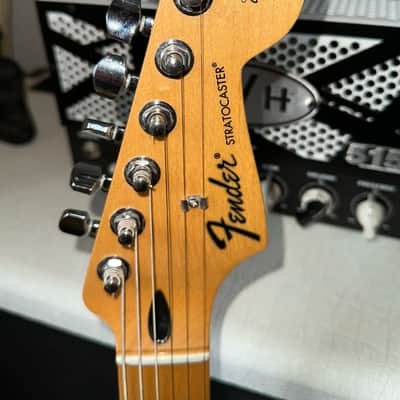 Fender Standard Stratocaster with Maple Fretboard 2017 - Arctic White Bild 3