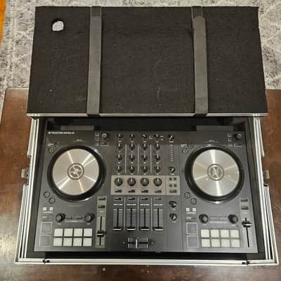 Native Instruments Traktor Kontrol S3 DJ Controller 2019 - Present - Black image 1