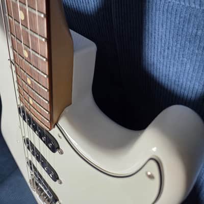 Fender Player Stratocaster with Pau Ferro Fretboard 2018 - 2024 - Polar White image 7