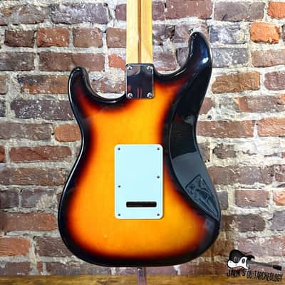 Fender Standard Stratocaster *MIM* Electric Guitar w/GB (2010s - Sunburst) image 4