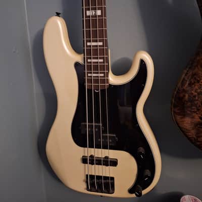 Fender Artist Series Duff McKagan Deluxe Precision Bass with Rosewood Fretboard 2019 - Present - White Pearl image 1