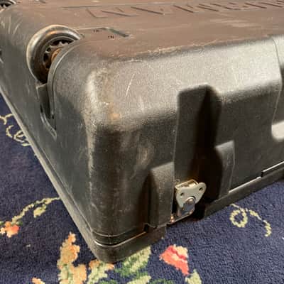 Furman SPB-8C Powered Pedal Board w/Rolling Hard Case image 10