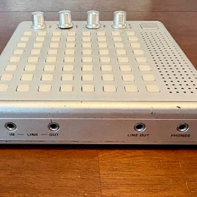 ThinkGeek Bliptronic 5000 Matrix Synthesizer image 2