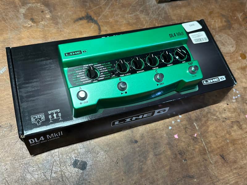 Line 6 DL4 MkII 2022 - Present - Green / Black image 1