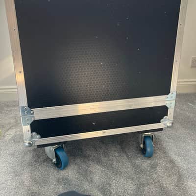 Fender Hot Rod DeVille 410 III with Flightcase. image 5
