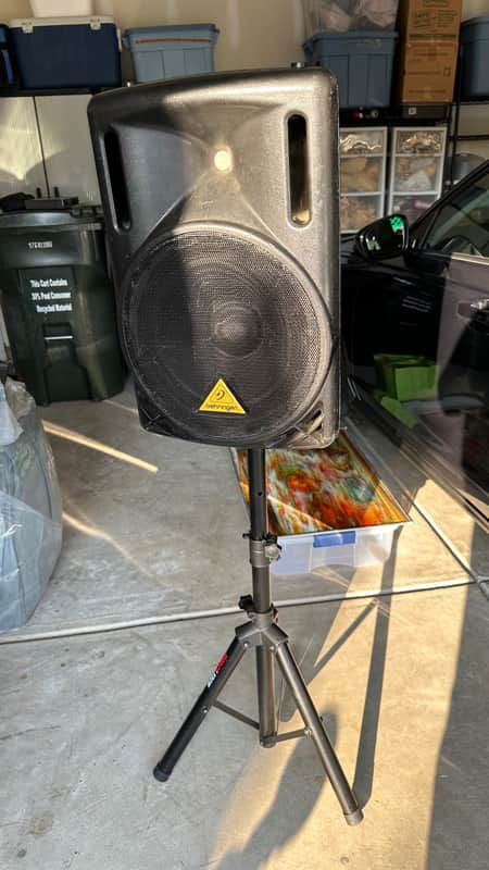Behringer Eurolive B212D 550-Watt 12" Powered Speaker