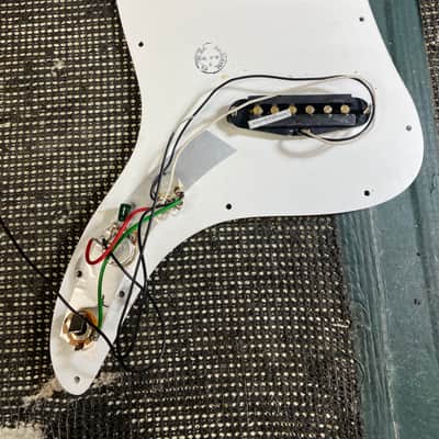 Squier Affinity Bronco Bass Loaded Pickguard image 5