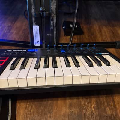 Alesis VI25 USB MIDI Keyboard / Pad Controller 2010s - Black image 3