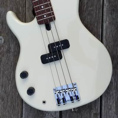 Yamaha BB300 1989 Arctic White image 1