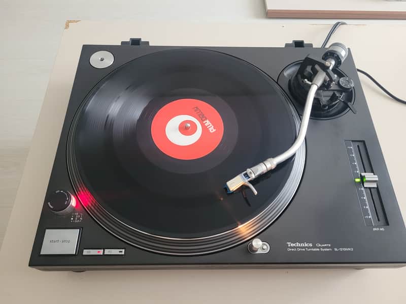 Technics SL-1210 MK2 + Shure White Label + Original Box & Manual image 1
