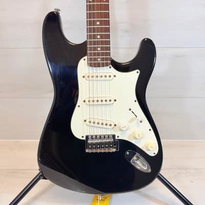 Silvertone Samick Silvertone S-Style Electric Guitar Black Rosewood Fingerboard Late 1980s to Early 1990s image 2