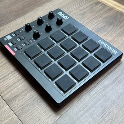 Akai MPD218 2015 - Present - Black image 2