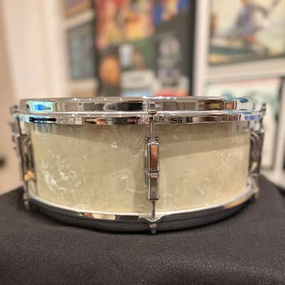 Leedy 5X14 6 Lug Snare Drum - 1965 - White Marine Pearl image 4