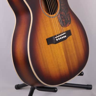 Larrivee OM-40-MH-0-0-M-00-0-99: OM-40 Mahogany Top, back and sides, Vintage Burst & Pyramid Bridge 2026 image 4