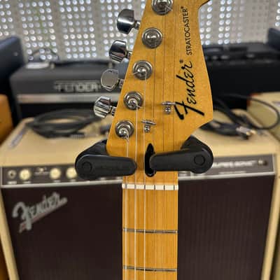 Fender Standard Stratocaster with Maple Fretboard 2018 - Midnight Wine image 5