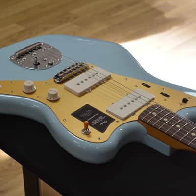 Fender Vintera II '50s Jazzmaster Sonic Blue Electric Guitar & Deluxe Gig Bag image 8