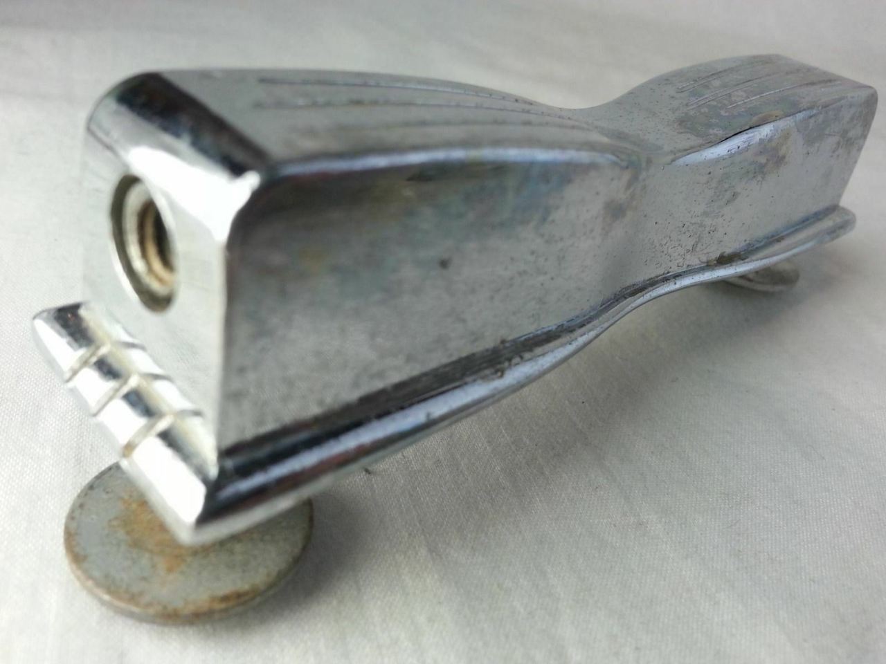 Ludwig WFL 1x Bow-Tie Bass Drum Lug Chrome 50s/60s Vintage Bowtie Club-Date USA — main photograph