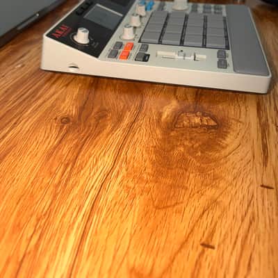 Akai MPC Sample – Excellent Condition + SD Card & iOS Cables Included image 7