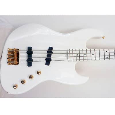 Moon JJ4 Larry Graham Signature all white image 4