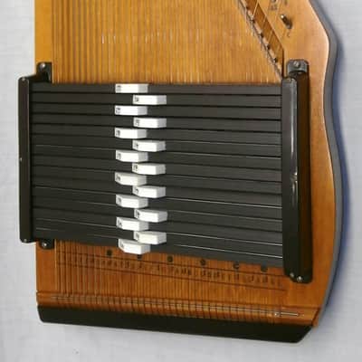 Vintage 1967-68 Oscar Schmidt Model OM-15 'Silvertone' 15-Chord Autoharp. image 2