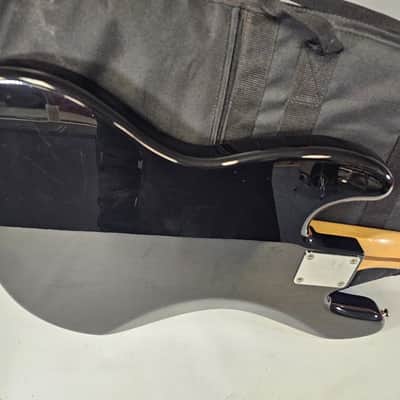 Fender Standard Jazz Bass with Maple Fretboard 2008 - 2016 - Black image 6